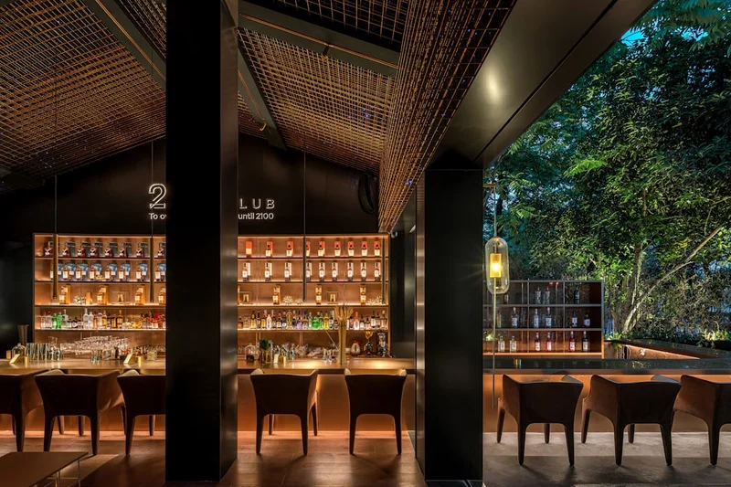 Design architettonico moderno del bar interno